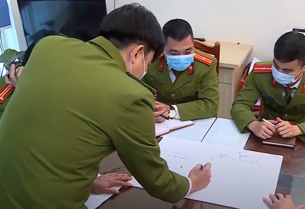 Đồng thời, tổ chức truy tìm vật chứng và hung khí gây án; rà soát số đối tượng hình sự, ma túy, cờ bạc, thanh thiếu niên hư trên địa bàn và phát động phong trào toàn dân tham gia tố giác tội phạm...Quá trình rà soát, chân dung và mối quan hệ của nạn nhân Sùng Thị Bê đã được dựng lên…