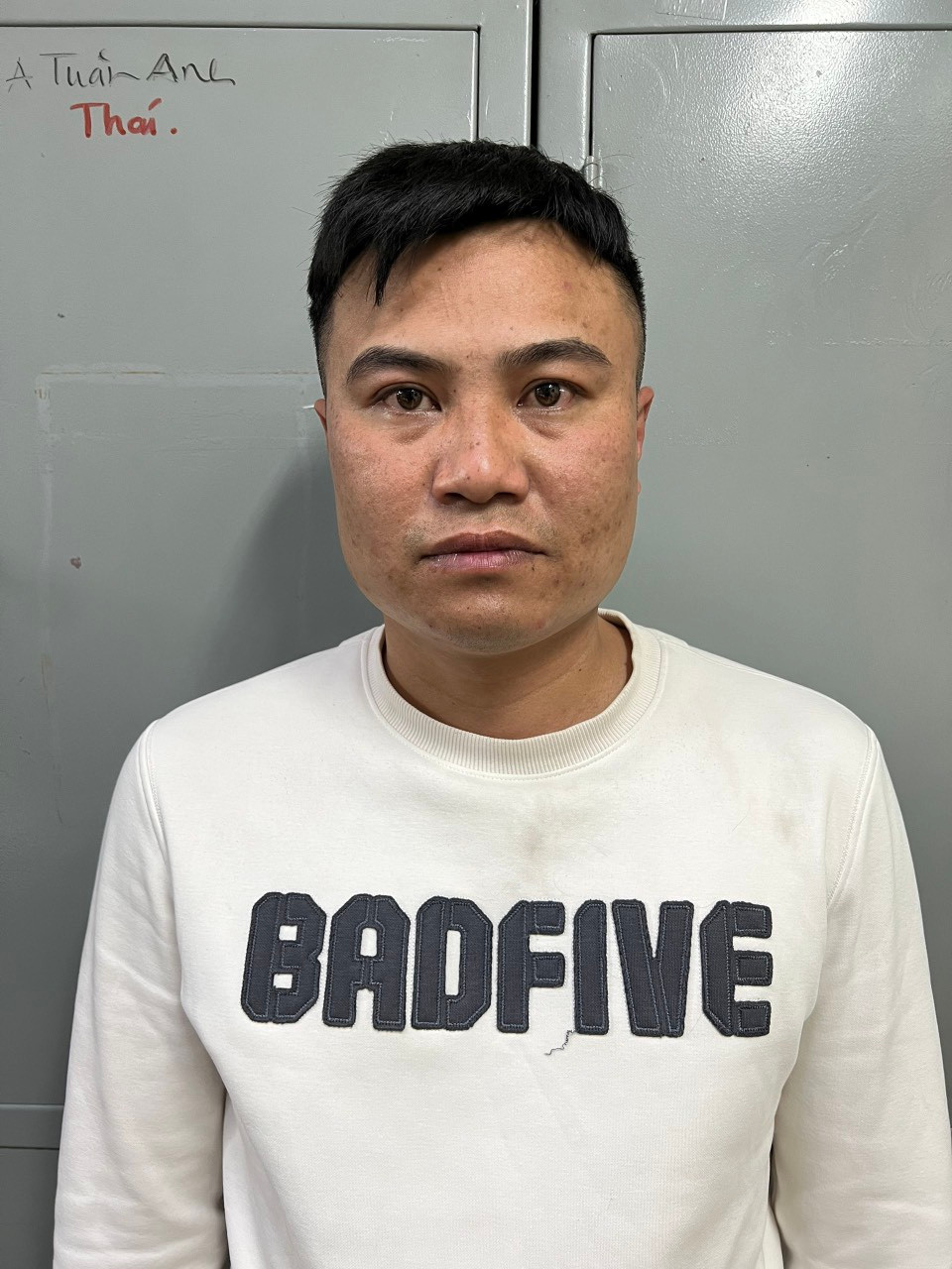  "Tú ông" tổ chức sex tour giá hàng chục triệu đồng: Đặng Văn Nhân (33 tuổi, ở Thái Bình) thỏa thuận giá từ 2,5 triệu đồng (gái Việt Nam) và 10 triệu đồng (gái nước ngoài) đi nhanh, 4 đến 20 triệu đồng qua đêm. Đặc biệt, nếu có nhu cầu đi Sex tour trong thời gian từ 3 đến 5 ngày thì giá trung bình là 15 triệu đồng/người/ngày. Ngày 26/2, Công an TP Hà Nội đã khởi tố, bắt tạm giam Nhân.