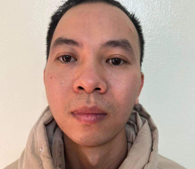  "Tú ông" điều hành đường dây "sugar baby": Nguyễn Văn Luân (35 tuổi, quê Bắc Giang) lập hai nhóm trên mạng xã hội với tên "SGDD-SGBB Bắc Ninh" và "Nơi tình yêu thăng hoa" để kết nối sugar baby với sugar daddy rồi đứng ra môi giới người mua dâm với giá 12-20 triệu đồng mỗi tháng và hưởng hoa hồng. Ngày 9/4, Luân bị Công an tỉnh Bắc Ninh tạm giữ để điều tra.