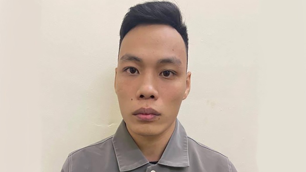  Tú ông 9X chuyên gắn mác "tiên nữ giáng trần" cho gái bán dâm: Nguyễn Công Sinh (SN 1995, quê ở Thái Bình) lên mạng tìm gái bán dâm, sau đó nhận ảnh khỏa thân và thông tin của gái bán dâm rồi chỉnh sửa, đăng lên các trang web tìm gái gọi. Sinh quảng cáo gái bán dâm như "tiên nữ giáng trần" để thu hút khách. Mỗi ngày, "đào" của Sinh phục vụ khoảng 4 khách với giá 800.000 đồng/lượt, còn qua đêm là 3,5 triệu đồng. Ngày 29/12/2020, Sinh bị Công an TP Hà Nội khởi tố.