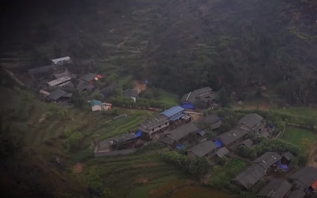 Bình thường đối tượng rất ít khi về nhà và có di biến động phức tạp, do vậy ban chuyên án giao cho các tổ công tác phối hợp với Công an địa bàn liên tục bám nắm đối tượng. Sau một thời gian theo dõi xác minh được nơi ẩn náu của đối tượng.