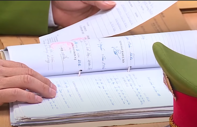 Bên cạnh đó, các điều tra viên nghiên cứu hồ sơ khai thác từ đường dây của Thò Mí Chính đã bị bắt trước nó cũng nổi lên một số thông tin đáng lưu ý về một nhóm thanh niên ở huyện Đồng Văn cũng từng tìm người để đưa sang Trung Quốc bán và đặc biệt một bị hại sau khi giải cứu về Việt Nam đã khẳng định mình bị một người quen tên là Sùng Mí Sính lừa bán sang Trung Quốc.