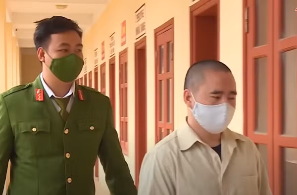 Trước những chứng cứ của cơ quan điều tra, Sùng Mí Dính đã phải cúi đầu nhận tội. Ngoài ra, Dính còn khai nhận thêm cùng đồng bọn thực hiện 3 vụ mua bán người. Thò Mí Chính và Sùng Mí Dính đã sử dụng những chiêu thức giống nhau để lừa gạt các thiếu nữ đó là sử dụng mạng xã hội như Zalo, Facebook để làm quen tán tỉnh các bị hại. 