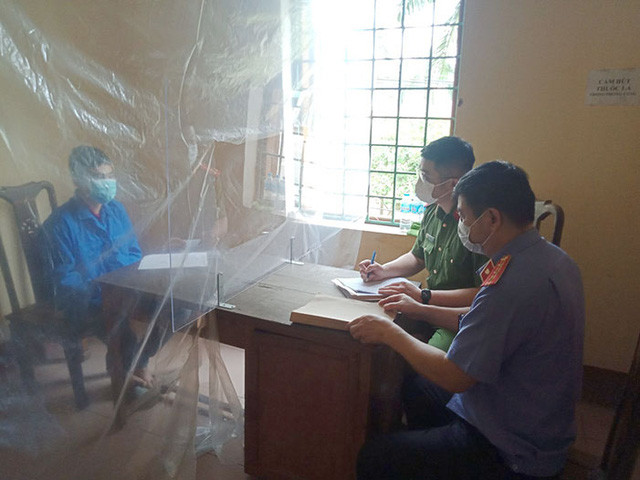  Dùng dao đoạt mạng bạn nhậu: Sau chầu nhậu, Hà Văn Nguyên (SN 1991) và 2 người bạn là anh Hà Văn Luận (SN 1985) và Bùi Văn Hoan (SN 1993, đều trú cùng huyện Chiêm Hóa, tỉnh Tuyên Quang), đã xảy ra xô xát. Nguyên đã dùng dao truy sát, khiến anh Luận tử vong, anh Hoan bị thương nặng. Ngày 15/4, Nguyên đã bị tạm giữ để điều tra, làm rõ. 