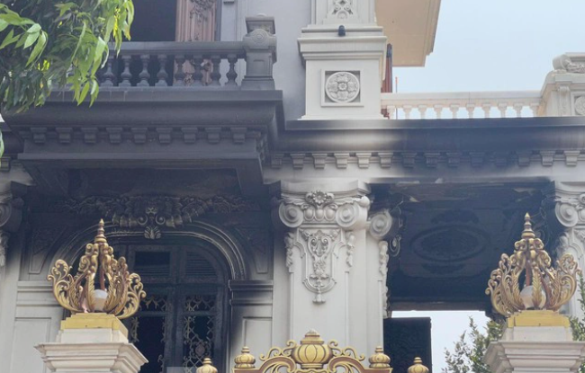  Nguyên nhân lâu đài trăm tỷ ở Quảng Ninh bốc cháy: Ngày 13/4, vị đại diện UBND TP Cẩm Phả, Quảng Ninh cho biết nguyên nhân ban đầu vụ cháy lâu đài ở tổ 7 khu Diêm Thủy, phường Cẩm Bình khiến 1 người tử vong xảy ra ngày 12/4, được xác định là chập điện.