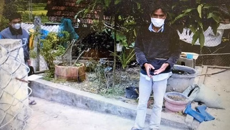  Dùng kéo đâm em ruột tử vong: Trần Đình Nhựt (45 tuổi, ngụ huyện Quế Sơn, tỉnh Quảng Nam) đã xảy ra mâu thuẫn về chuyện gia đình với em trai là anh Trần Đình Th., trú cùng địa phương. Trong lúc cãi vã, Nhựt đã lấy cây kéo đâm em ruột tử vong. Ngày 17/4, Công an tỉnh Quảng Nam cho biết đã khởi tố bị can Nhựt về hành vi giết người.