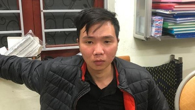  Cháu trai gây án mạng tại đám tang bà nội vì mâu thuẫn nhỏ: Tại đám tang bà nội ở huyện Vân Đồn, Quảng Ninh, chỉ vì mâu thuẫn nhỏ mà Hoàng Thái Sơn (SN 1995, trú huyện Vân Đồn) đã chuẩn bị hung khí và đâm chết anh T.Q.T. Ngày 17/4, Công an tỉnh Quảng Ninh cho biết đã khởi tố bị can, bắt tạm giam Sơn. 