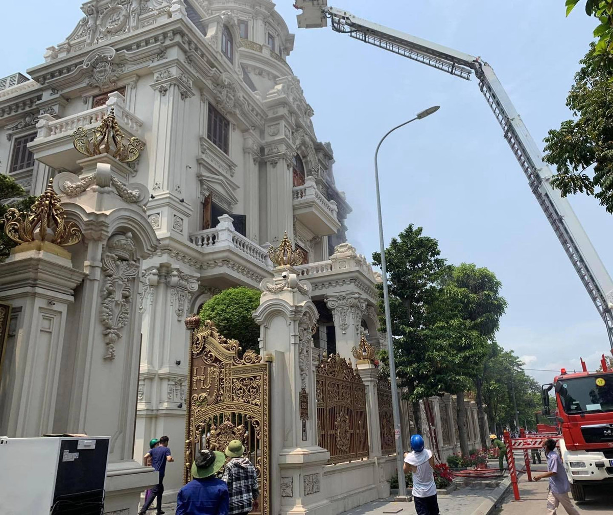 Chay toa lau dai tram ty o Quang Ninh: Co 1 nguoi tu vong-Hinh-2