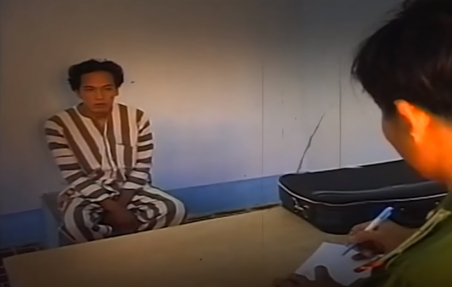 Tại cơ quan đều tra, Minh khẳng định đã gặp vợ chồng ông Cò lần cuối cùng vào ngày 24/6/2001, khi hai người đến thăm gia đình hắn. Minh nhớ rất rõ vì hôm đó là chủ nhật, phải đi lễ nhà thờ. Khi điều tra viên đề cập đến ngày 3/7/2001, Minh đều tự tin, trả lời một cách dứt khoát: từ 9h đến gần 21h ngày 3/7, Minh cùng đứa cháu đến tiệm Vũ tại ấp 2, xã Bình Mỹ (huyện Củ Chi) để sửa xe, thay nhiều món, tổng cộng là 600 ngàn đồng. Do đầu xe còn rung nên hôm sau, Minh tiếp tục mang tới tiệm Vũ sửa, tốn thêm 240 ngàn đồng. Toàn bộ tiền sửa xe do mẹ Minh cho.