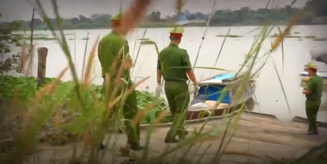 Vụ giết người dã man gây chấn động dư luận, lực lượng chức năng ra thông báo truy tìm tung tích nạn nhân trên các phương tiện thông tin đại chúng và nắm tình hình khu vực xung quanh sông Sài Gòn, đoạn chảy qua huyện Củ Chi và bên kia là huyện Bến Cát và thị xã Thủ Dầu Một (nay là thành phố thuộc tỉnh Bình Dương).