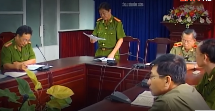 Để sát hại cả 4 nạn nhân (trong đó ông Cò rất khỏe) bằng việc trói cả tay và chân, hung thủ phải có ít nhất 2 tên cùng thực hiện. Nhóm này phải là người quen mới tiếp cận được ghe nạn nhân, rồi bất ngờ tấn công. Với cách thức trói thắt nút buộc 4 nạn nhân gần như giống nhau, nên nhiều khả năng các hung thủ có quan hệ thân thích.