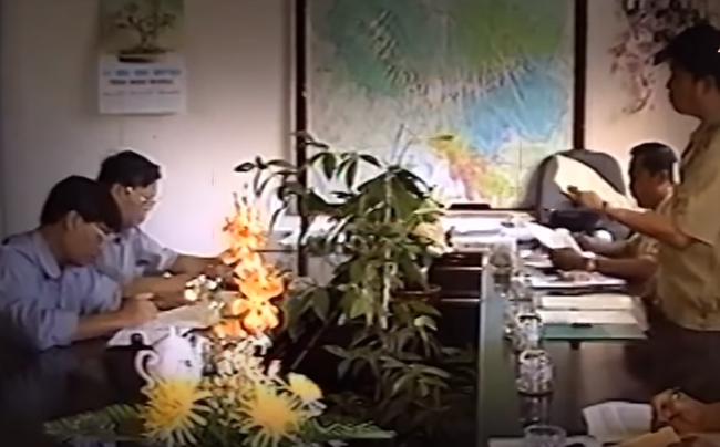 Theo lời khai ban đầu của Minh, chủ mưu trong vụ thảm sát cả gia đình ông Cò là vợ chồng và 2 con của Thông (cùng là ngư dân đánh cá trên sông Sài Gòn). Minh chỉ là người bị ép buộc tham gia. Ban chuyên án kết luận, qua đánh giá lời khai cùng tài liệu thu thập, có đủ cơ sở để bắt giữ 4 đối tượng, gồm: Nguyễn Văn Thông (SN 1942), Nguyễn Thị Toán (vợ Thông, SN 1945) và 2 con trai Nguyễn Văn Thống (SN 1969), Nguyễn Thanh Thiện (SN 1982, cùng ngụ quận Gò Vấp).