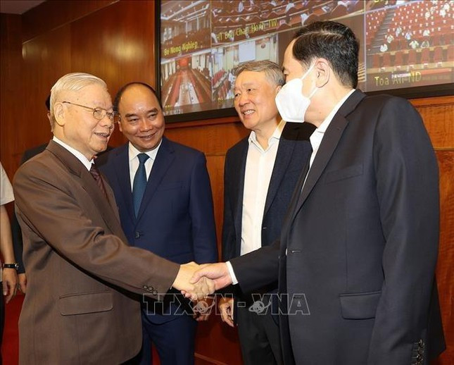 Tổng Bí thư Nguyễn Phú Trọng cùng Chủ tịch nước Nguyễn Xuân Phúc, Thủ tướng Chính phủ Phạm Minh Chính, Chủ tịch Quốc hội Vương Đình Huệ chủ trì hội nghị. Trong ảnh: Tổng Bí thư Nguyễn Phú Trọng, Chủ tịch nước Nguyễn Xuân Phúc cùng các đồng chí lãnh đạo Đảng, Nhà nước dự hội nghị.