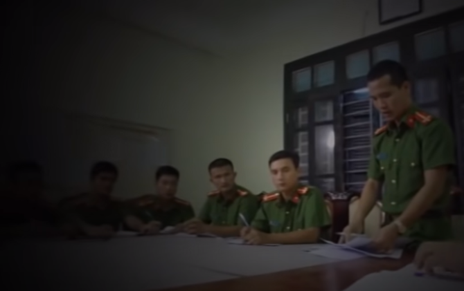 Hành trình phá án: Nữ sinh sư phạm xinh đẹp và gã taxi cuồng loạn Hanh trinh pha an: Nu sinh su pham xinh dep va ga taxi cuong loan