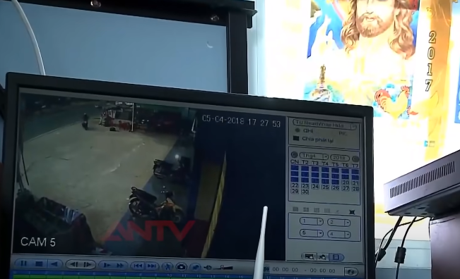 Công an huyện Cát Tiên đã phối hợp với Công an các huyện: Đạ Tẻh, Đạ Huoai và Công an các tỉnh: Bình Phước, Đồng Nai và một số ngân hàng tại huyện Đạ Tẻh, TP Bảo Lộc và tỉnh Bình Phước để rà soát toàn bộ camera an ninh, xác định hướng di chuyển, cũng như những mối quan hệ của đối tượng. 