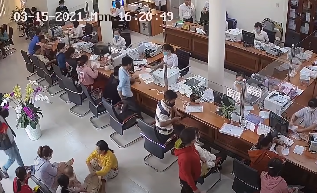 Bên cạnh đó, Cơ quan CSĐT Công an huyện Cát Tiên khẩn trương phong tỏa tài khoản của các đối tượng có liên quan và truy thu được số tiền 69.400.000đ đồng tang vật của vụ án vào ngày 15/3/2021.