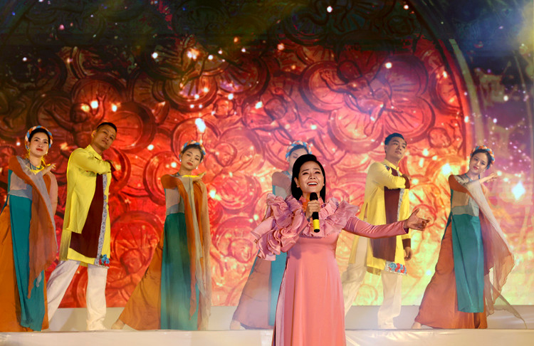 Chương trình có sự tham gia của nhiều ca sĩ nổi tiếng, với nhiều tiết mục đặc sắc, mang đậm nét văn hoá đất Tổ Hùng Vương. 