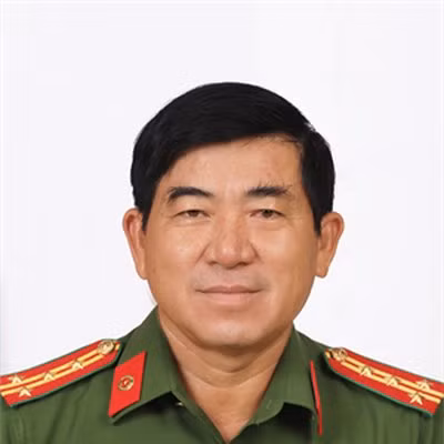 Là cán bộ trưởng thành từ cơ sở, đại tá Nguyễn Văn Hận đã kinh qua nhiều vị trí quan trọng tại các đơn vị trong lực lượng Công an nhân dân, có nhiều kinh nghiệm trong đấu tranh, phòng chống các loại tội phạm. 