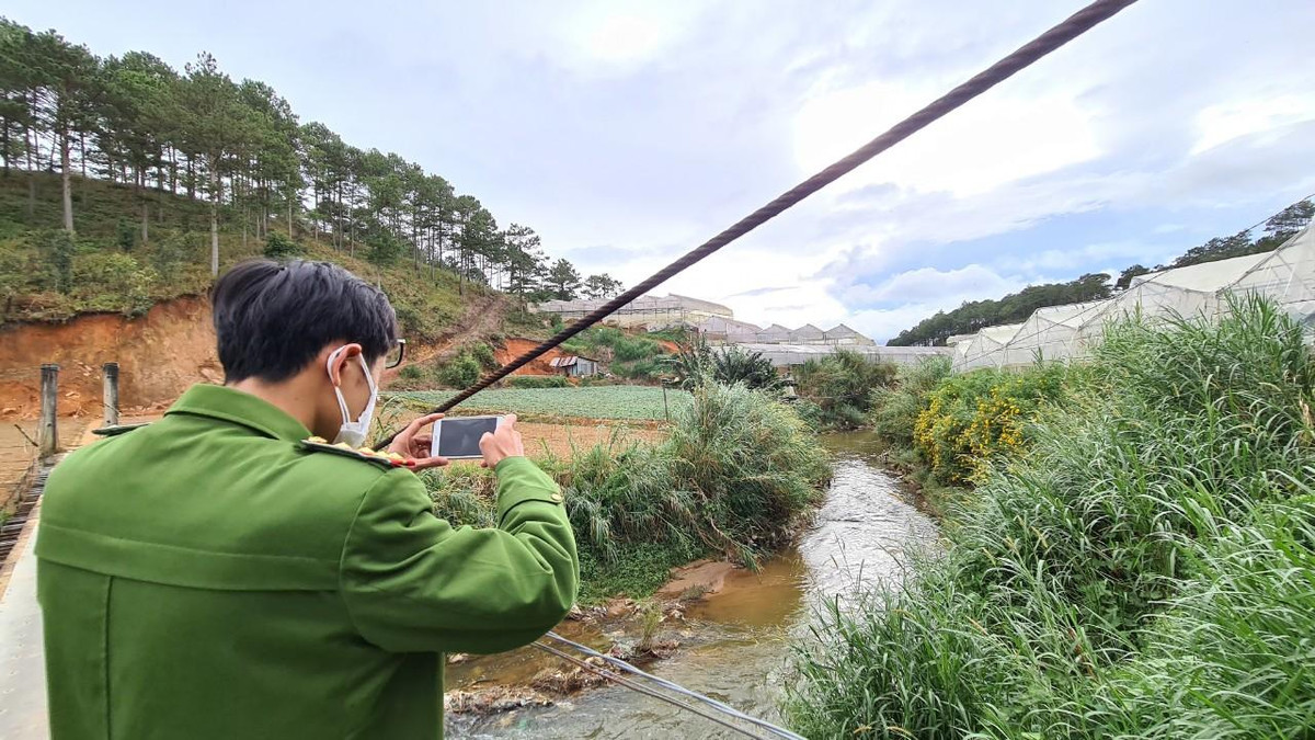  Dùng kích điện bắt cá, bị điện giật tử vong: Đêm 9/4, anh Y.S.M. (SN 1986, trú tại xã Cuôr Đăng, huyện Cư Mgar, tỉnh Đắk Lắk) đi kích điện bắt cá tại hồ Ea Nhái, xã Cuôr Đăng. Trong lúc đang dùng kích điện bắt cá, anh Y.S.M. không may bị điện giật tử vong tại chỗ. Ngày 10/4, UBND xã Cuôr Đăng, huyện Cư Mgar cho biết cơ quan chức năng đang điều tra, làm rõ.