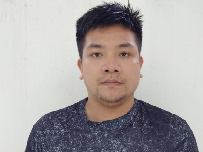  Trộm xe SH rồi lên mạng xã hội rao bán: Sau khi trộm cắp chiếc xe Honda SH Mode ở quận Hà Đông, Hà Nội, Nguyễn Phú Sơn (SN 1992, trú quận Đống Đa) lên trên mạng xã hội rao bán cho một đối tượng chưa rõ nhân thân lai lịch được 14 triệu đồng. Ngày 12/4, Công an quận Hà Đông cho biết đang tạm giữ Sơn để điều tra, làm rõ. 