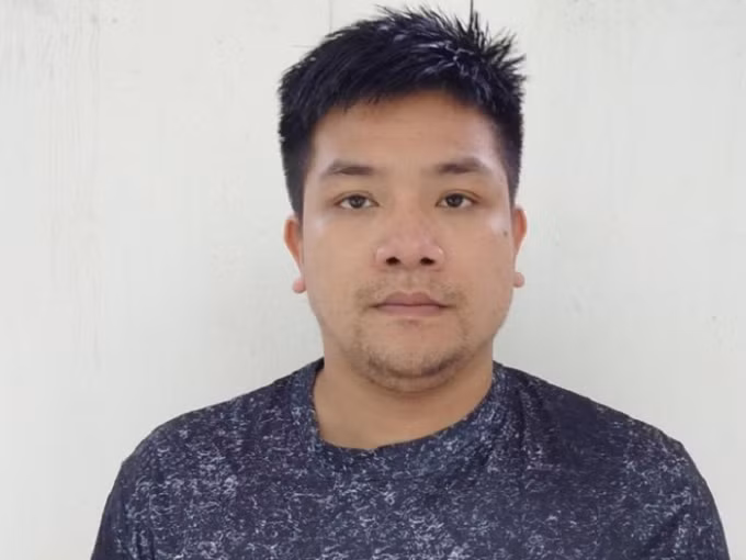  Trộm xe SH rồi lên mạng xã hội rao bán: Sau khi trộm cắp chiếc xe Honda SH Mode ở quận Hà Đông, Hà Nội, Nguyễn Phú Sơn (SN 1992, trú quận Đống Đa) lên trên mạng xã hội rao bán cho một đối tượng chưa rõ nhân thân lai lịch được 14 triệu đồng. Ngày 12/4, Công an quận Hà Đông cho biết đang tạm giữ Sơn để điều tra, làm rõ. 