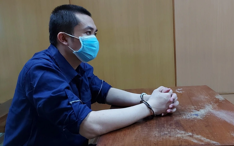  Chê quán karaoke thiếu nữ tiếp viên, một người bị đâm chết: Chỉ vì mâu thuẫn chê một quán karaoke ở TP Thủ Đức, TP HCM thiếu nữ tiếp viên phục vụ, một người đàn ông bị đâm chết. Ngày 12/4, TAND TP HCM xét xử sơ thẩm và tuyên phạt bị cáo Nguyễn Thành Luân (28 tuổi, quê Thái Nguyên) 18 năm tù về tội giết người.