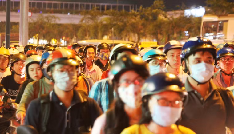 Người dân mệt mỏi vì kẹt xe...