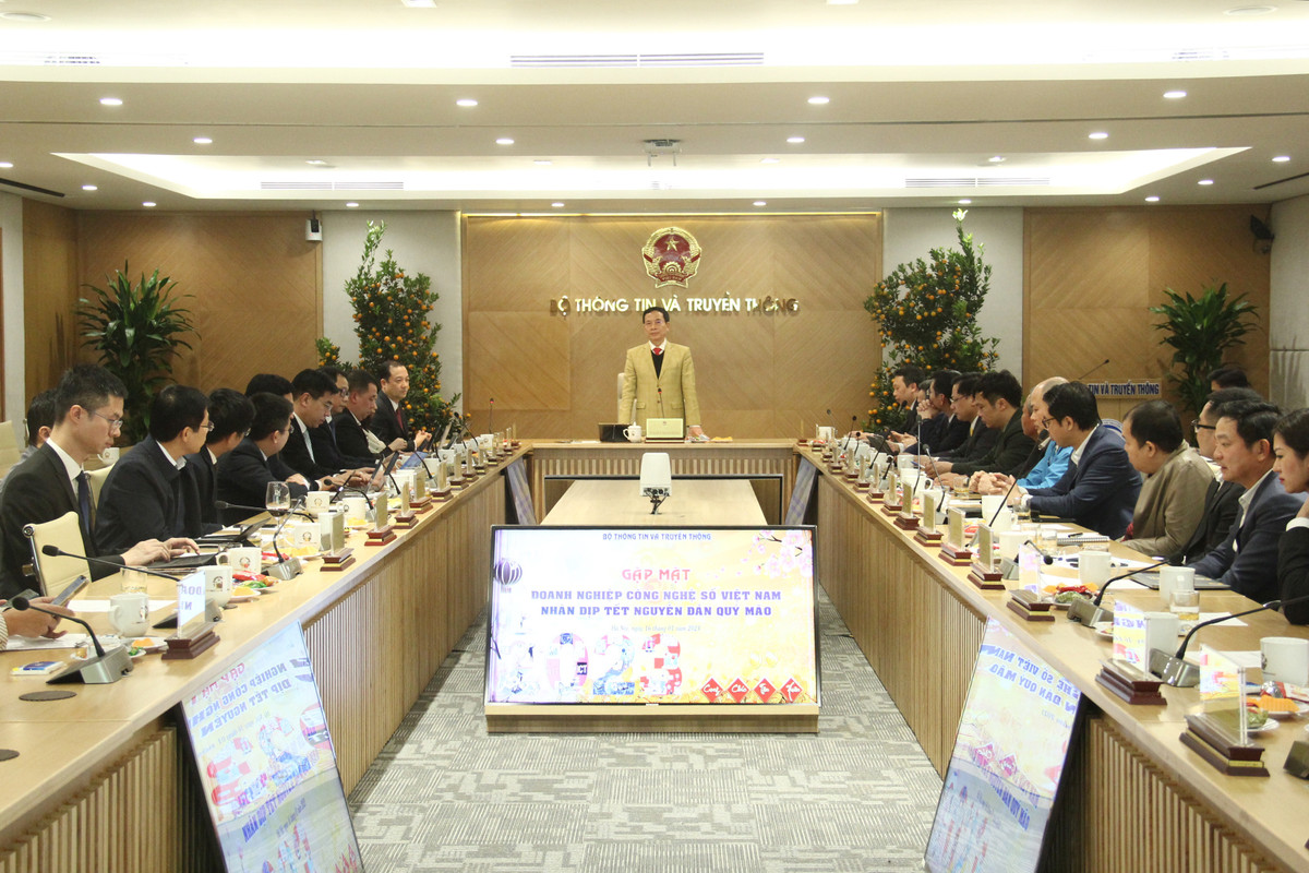 Thong diep Bo truong Nguyen Manh Hung gui den doanh nghiep cong nghe so