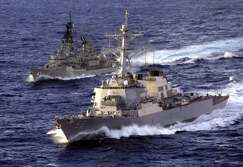 USS John S. McCain (DDG-56) hiện thuộc Liên đội tàu khu trục số 15, Hạm đội 7, đóng căn cứ tại Yokosuka, Nhật Bản.