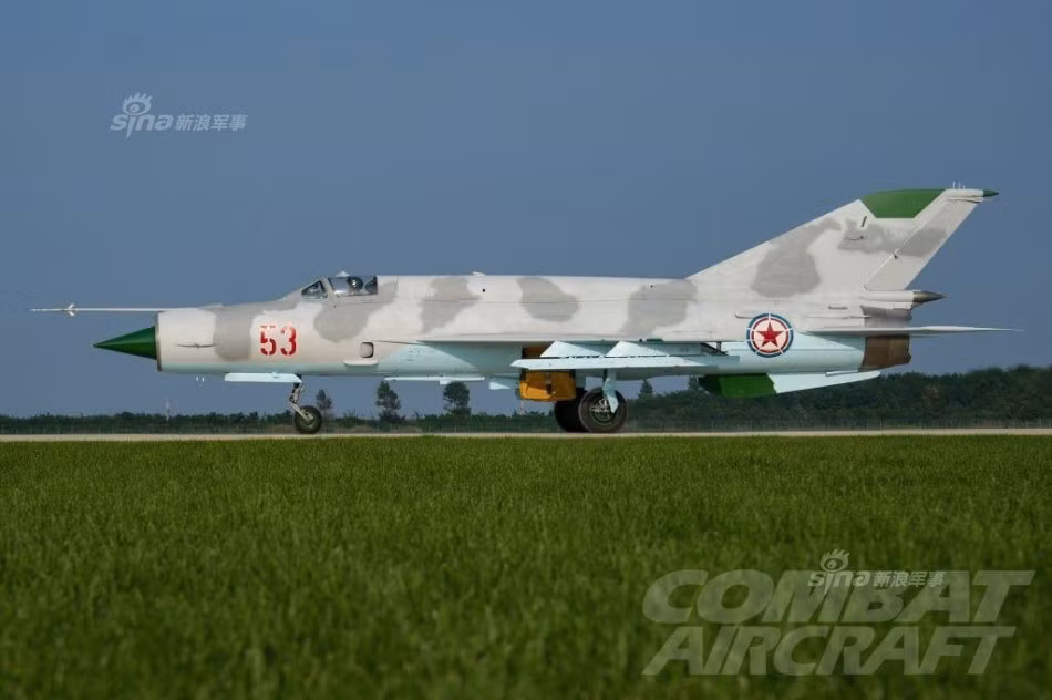 Tuy là tiêm kích thế hệ cũ nhưng khả năng cơ động tuyệt vời của dòng MiG-21 vẫn hữu dụng trong chiến đấu cự ly gần.