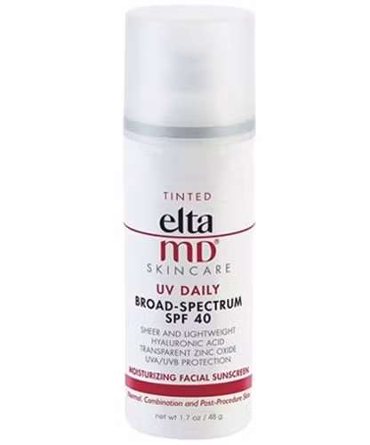 Bỏ qua kem chống nắng: Nhiều người cho rằng, khi da đang bị tổn thương thì không nên dùng kem chống nắng. Đây là một sai lầm lớn. Khi da đang hư tổn, việc sử dụng kem chống nắng rất quan trọng, vì tiếp xúc với ánh nắng mặt trời có thể gây cản trở quá trình hồi phục và để lại thâm sẹo vĩnh viễn.