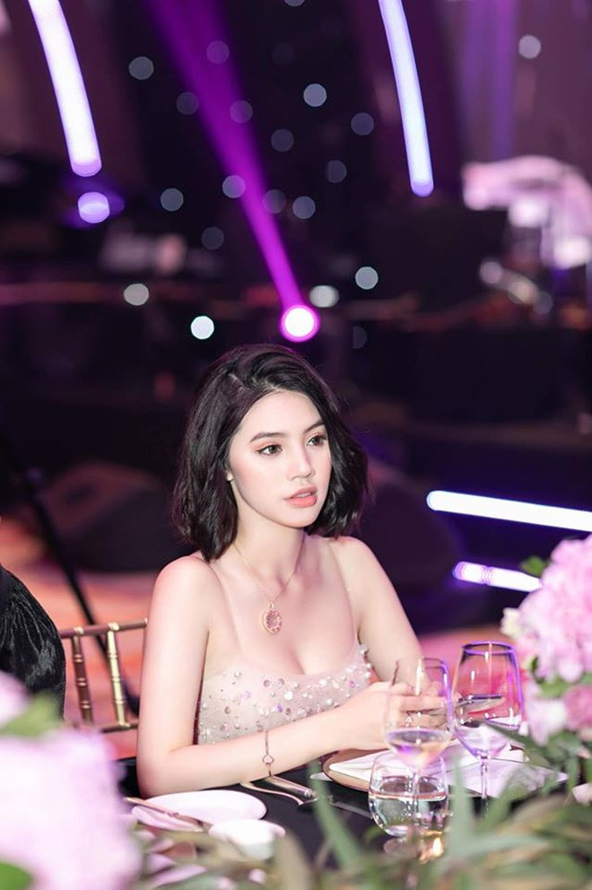 Hoa hau Jolie Nguyen khien nhieu sao “de chung” khi du su kien?-Hinh-11