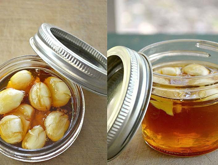 Khi phát hiện có những dấu hiệu đầu tiên của viêm họng, cảm lạnh hay cảm cúm, hãy lấy lọ tỏi ngâm mật ong ra và ăn một nhánh tỏi mỗi 1 hoặc 2 giờ đồng hồ trong suốt cả ngày, ít nhất là 6 nhánh trong một ngày. Vào ngày hôm sau, bạn có thể giảm lượng tỏi xuống và tiếp tục ăn khoảng 2 nhánh tỏi mỗi ngày cho đến khi khỏi bệnh.