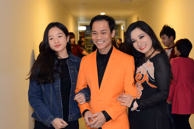 Con trai Che Linh danh nhieu tinh cam cho con rieng cua Thanh Thanh Hien