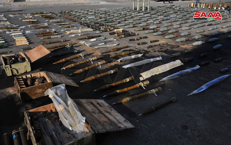 Một số hình ảnh về kho vũ khí số lượng lớn quân đội của Syria vừa phát hiện ở phía nam: