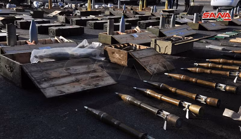Trong số những vũ khí được quân đội Syria tìm thấy có súng máy hạng trung và hạng nặng, súng trường, súng bắn tỉa, súng phóng lựu vác vai (RPG), đạn pháo cối, xe tăng và lựu đạn.