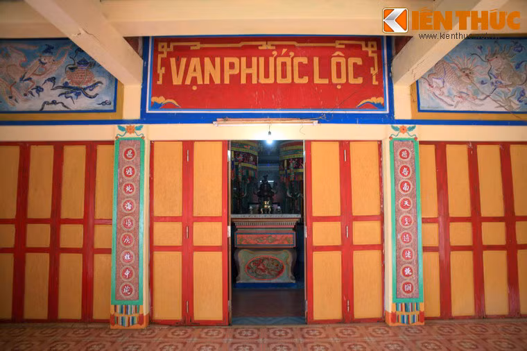 Đình và vạn Phước Lộc được biết đến với bộ sưu tập xương cá ông lớn bậc nhất Việt Nam với số lượng trên 100 bộ.