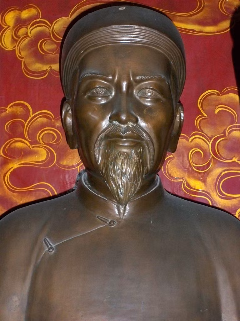 Sống trong cảnh nước mất nhà tan, lại chịu nhiều cảnh ngộ bất hạnh như mùa lòa, bệnh tật, hôn thê bội ước… nhưng ông vẫn thể hiện cốt cách của một nhà nho, nhà giáo, nhà yêu nước chân chính. Trước những cám dỗ của kẻ thù, ông không quay lưng lại với vận mệnh dân tộc và đã để lại cho đời rất những áng văn lỗi lạc như "Lục Vân Tiên" và "Văn tế nghĩa sĩ Cần Giuộc".