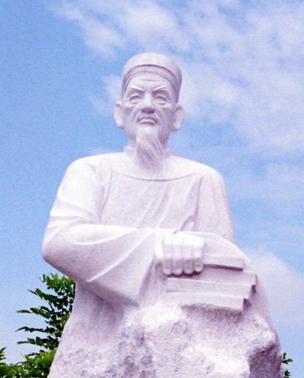 Ngoài ra, Lê Quý Đôn còn là một nhà nho, nhà giáo dục tài năng và đức độ. Qua bàn tay dạy dỗ với những bài học về kiến thức, đạo đức làm người, học trò của ông có rất nhiều người đã thành tài và giữ chức vụ quan lớn trong triều đình như Bùi Huy Bích, Bùi Bích Tựu...