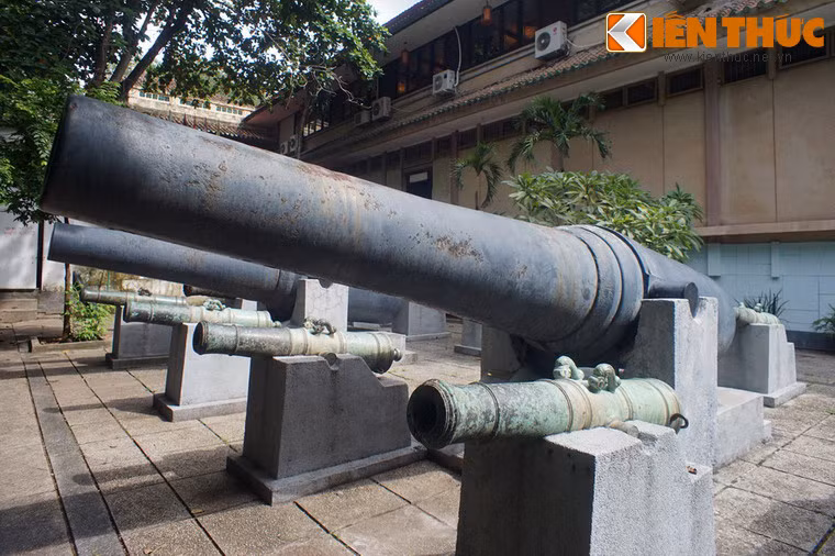 Kham pha bo suu tap sung than cong sieu khung o Sai Gon