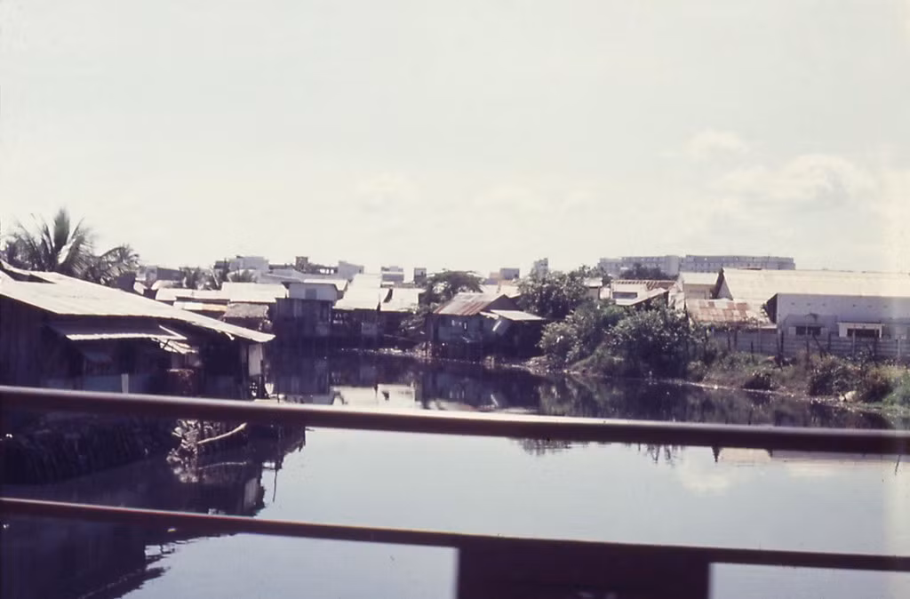 Trên cầu Công Lý.