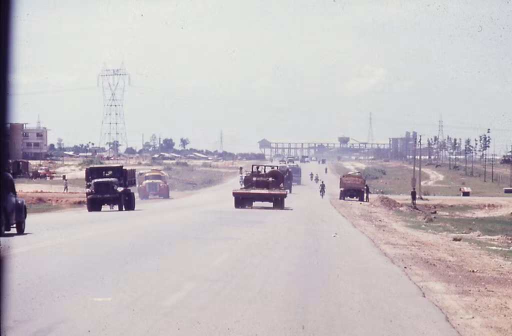 Xa lộ Sài Gòn - Biên Hòa.