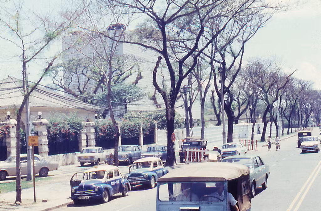 Đại sứ quán Mỹ bên đại lộ Thống Nhất.