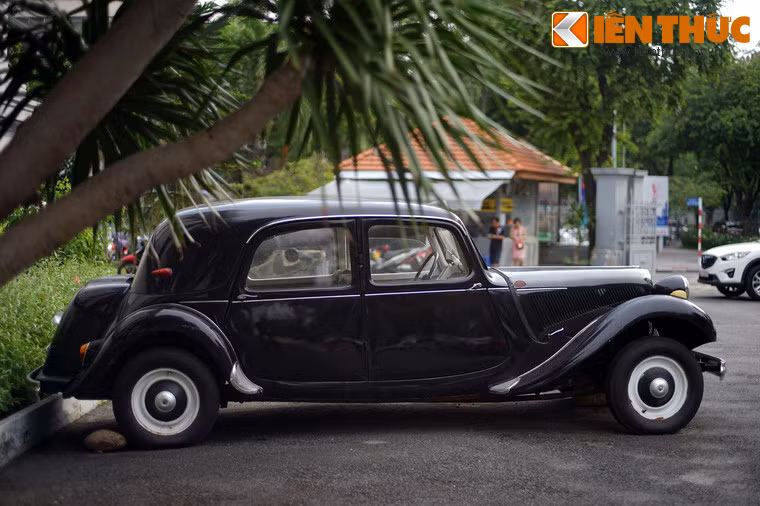 Được sản xuất từ thập niên 1930, Citroën Traction Avant là dòng xe chạy bằng cầu trước (Avant) và máy được đặt ở phía trước, loại động cơ đốt trong 4 thì, chạy xăng.