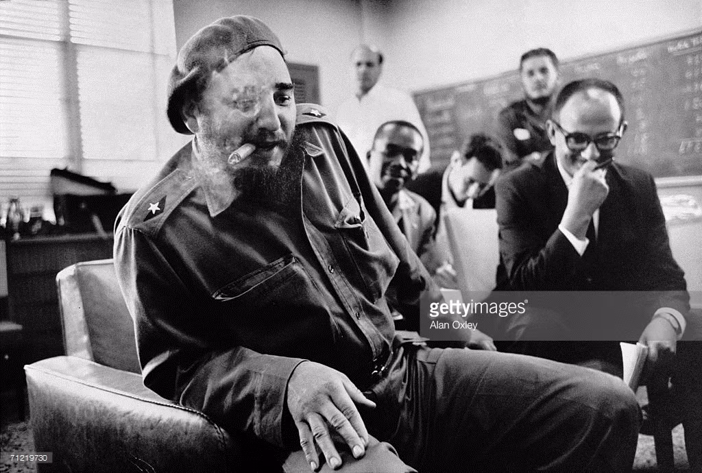 Lãnh tụ Fidel Castro trả lời báo chí sau cuộc đàm phán với Mỹ về số phận các tù binh của trận vịnh Con Lợn.