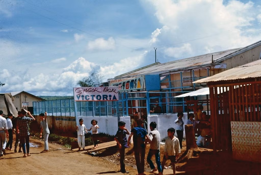 Quán bar Victoria, nơi lính Mỹ thường tụ tập.