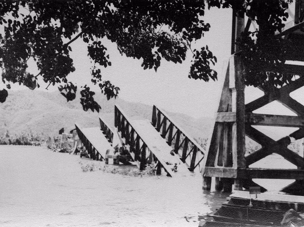 Một cây cầu bị phá hủy ở Quy Nhơn.