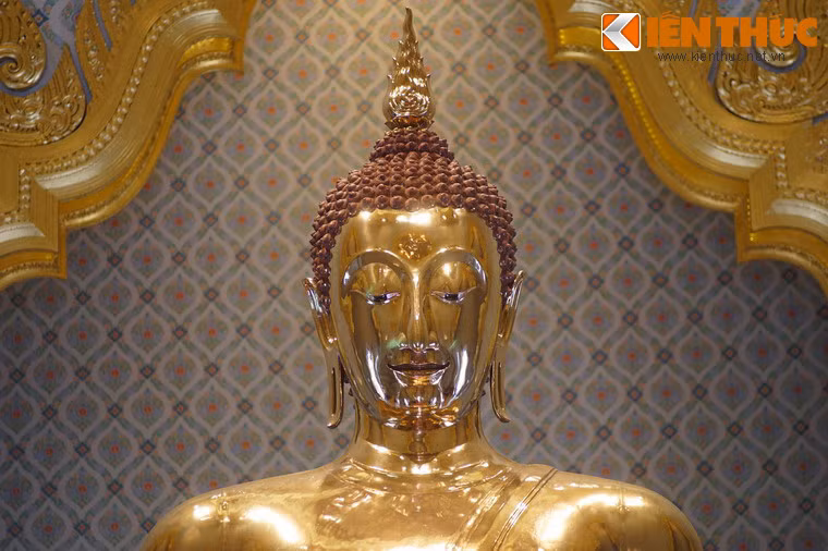 Sau đó, tượng được chuyển đến Bangkok và đặt tại chính điện của chùa Choti-Naram (Wat Phrayakrai hiện nay) dưới thời vua Rama III (1824 - 1851).