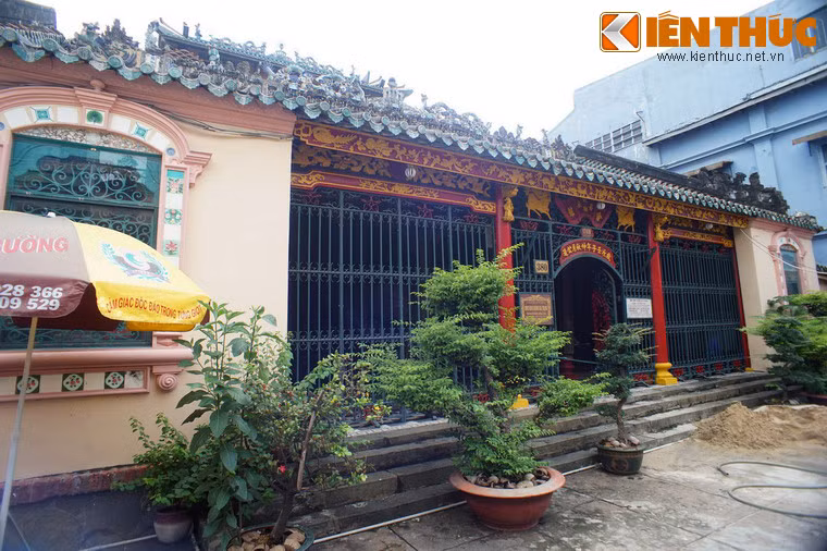 Đình được xây dựng năm 1797, là nhà việc của xã Minh Hương, một xã được thành lập vào năm 1698, tập hợp con cháu người Hoa ở dinh Phiên Trấn. Năm 1808, vua Gia Long ban cho tên "Gia Thạnh đường" nên đình còn có tên Minh Hương Gia Thạnh.