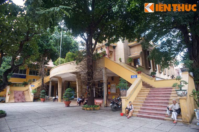 Chùa được xây dựng để thờ xá lợi Phật tổ nên ban đầu có tên là chùa thờ Xá Lợi, người dân quen gọi tắt là chùa Xá Lợi nên khi khánh thành hòa thượng Khánh Anh đã đặt tên chùa là Xá Lợi cho hợp lòng người.